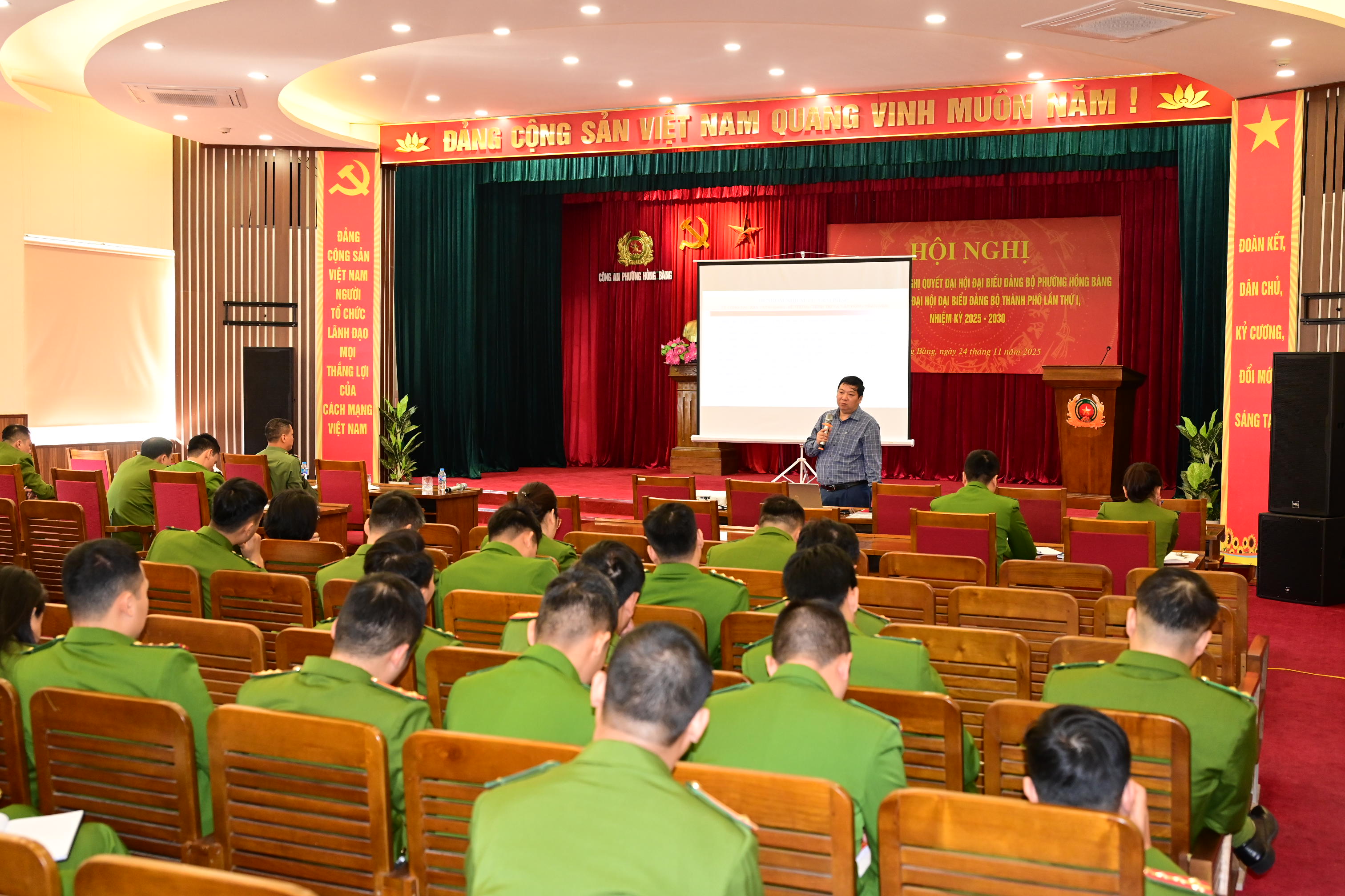 Công an phường Hồng Bàng: Học tập, quán triệt Nghị quyết đại hội đại biểu Đảng bộ phường và Đảng bộ thành phố lần thứ I, nhiệm kỳ 2025-2030